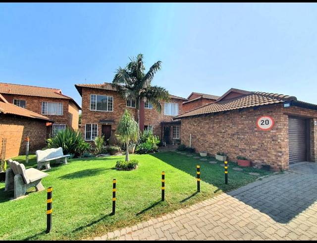 2 BEDROOM TOWNHOUSE FOR SALE IN ANNLIN